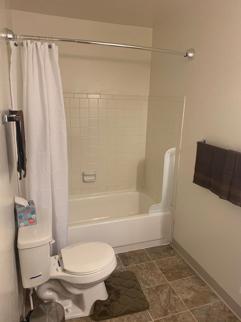 McMinnville Apartment: 730 SW Brockwood Avenue