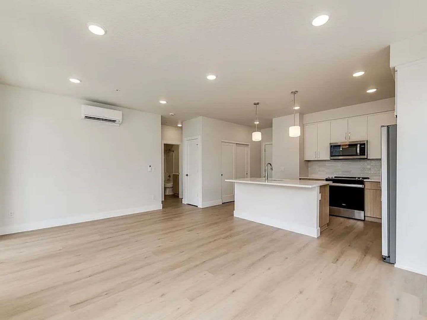 Portland Apartment: 4785 N. Albina Ave