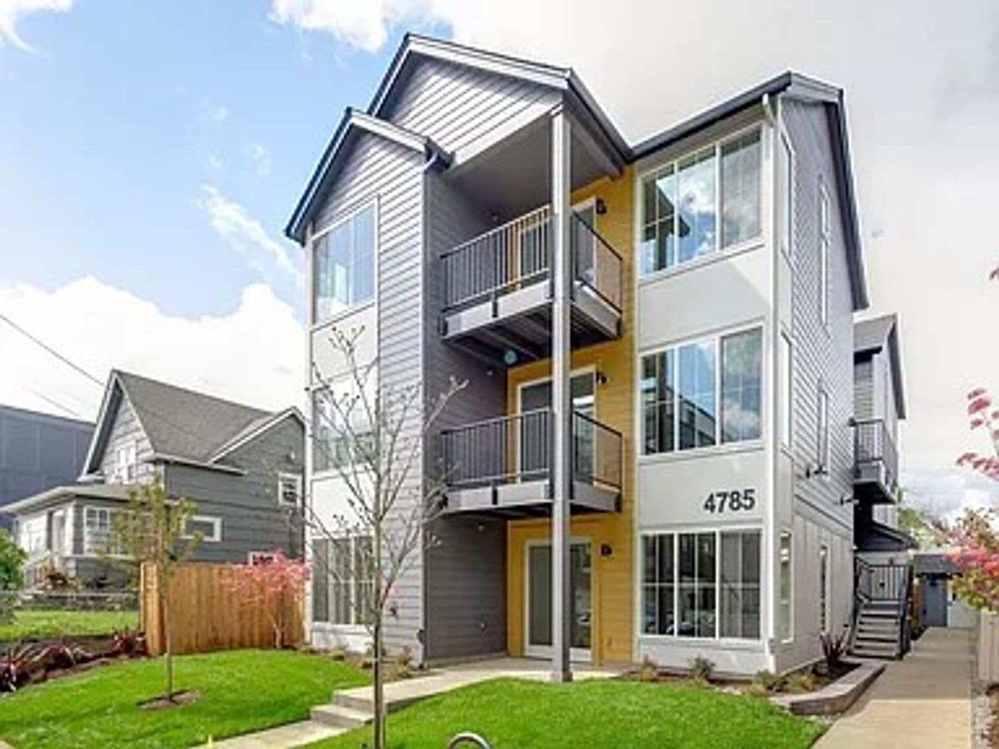 Portland Apartment: 4785 N. Albina Ave