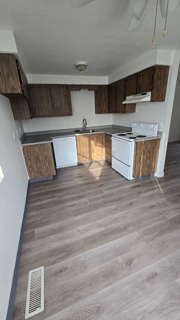 Forest Grove Apartment: 3103 - 3113 Brittany Dr
