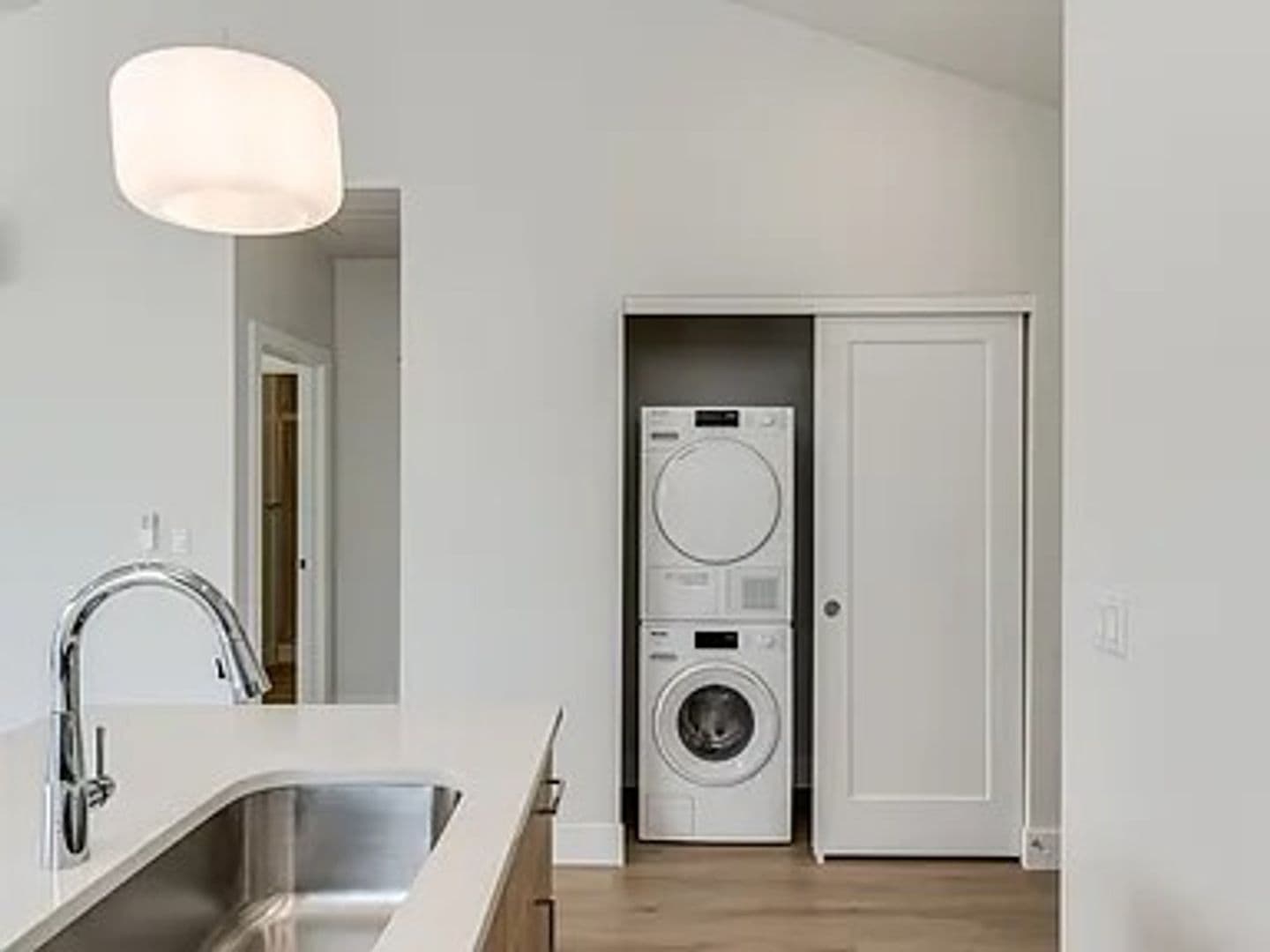 Portland Apartment: 4785 N. Albina Ave