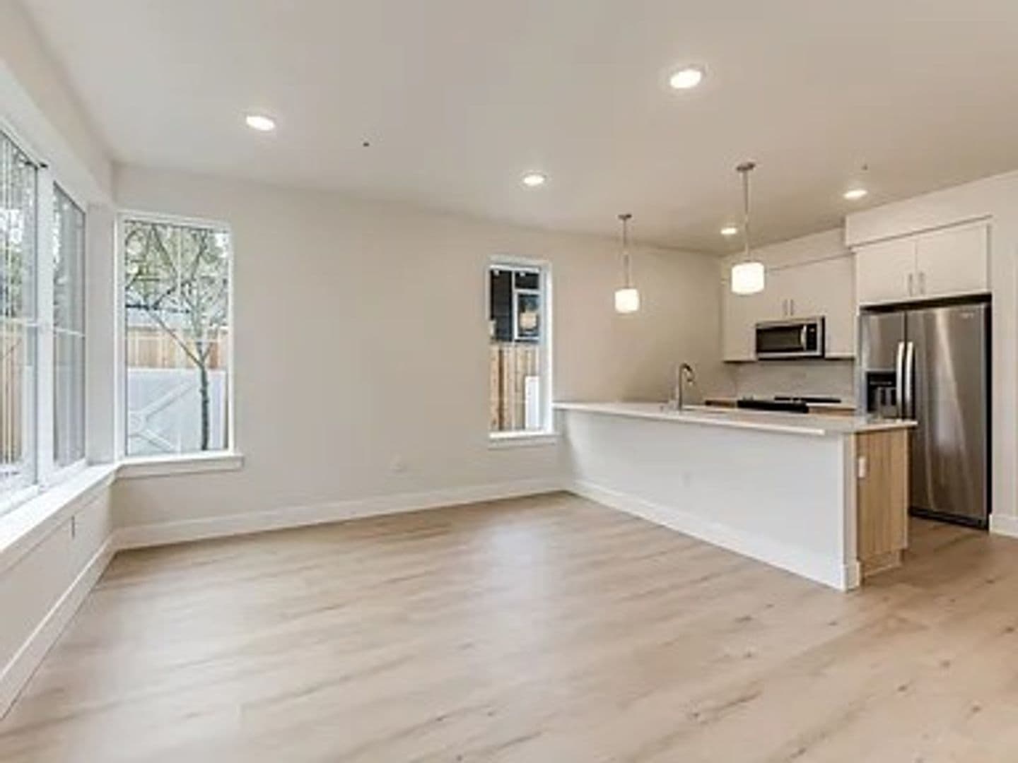 Portland Apartment: 4785 N. Albina Ave