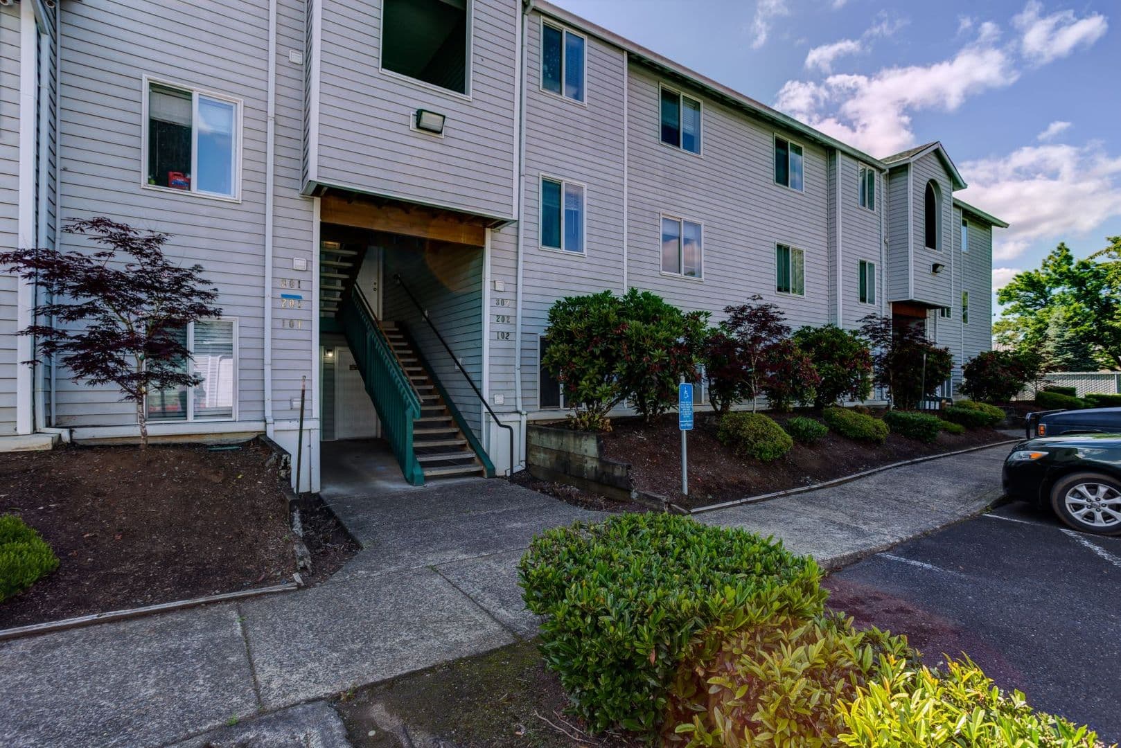 Estacada Apartment: 710 N Broadway St