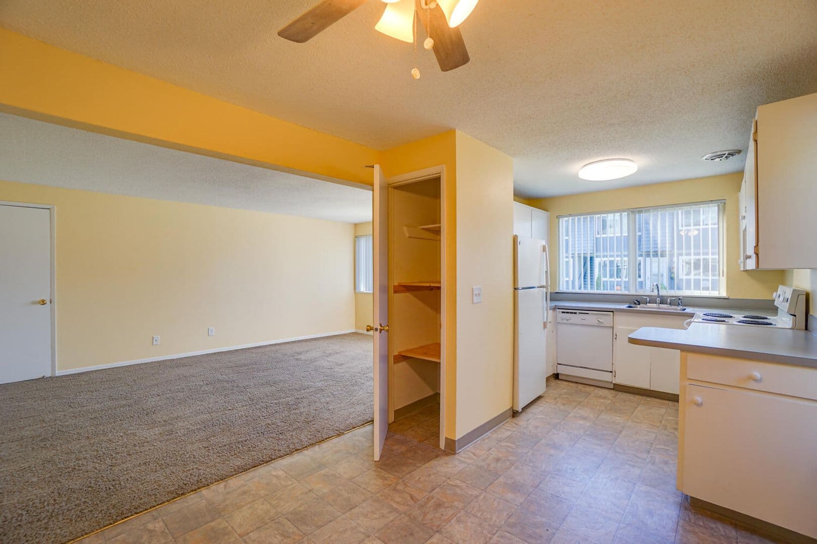 Fairview Apartment: 320 Lincoln Street