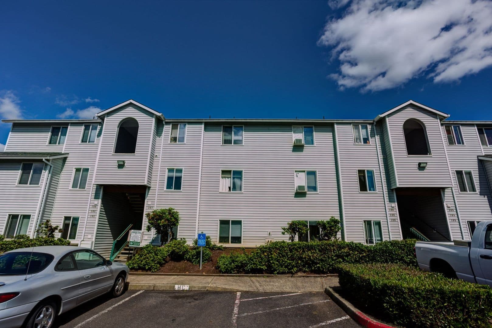 Estacada Apartment: 710 N Broadway St