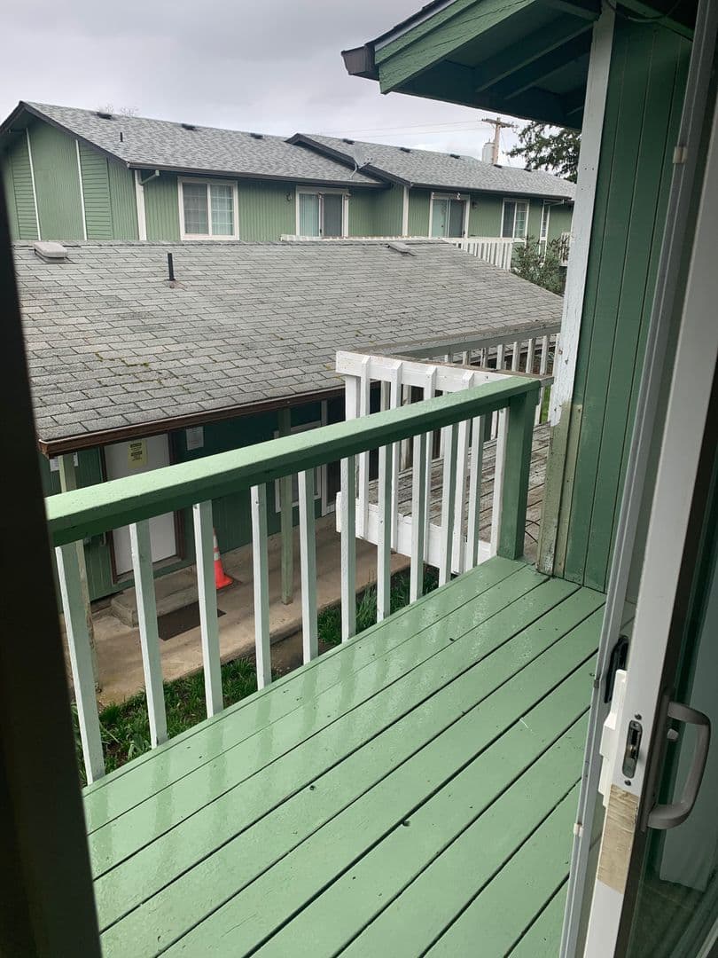 McMinnville Apartment: 730 SW Brockwood Avenue