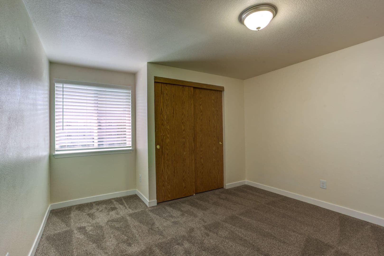 Estacada Apartment: 710 N Broadway St