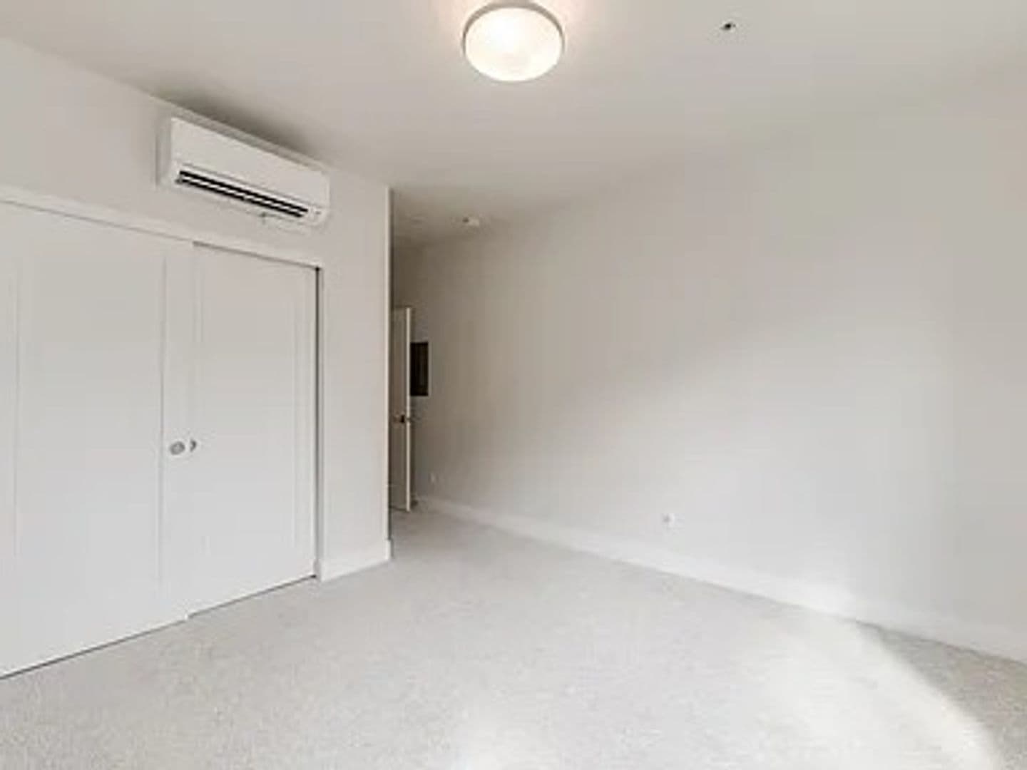 Portland Apartment: 4785 N. Albina Ave