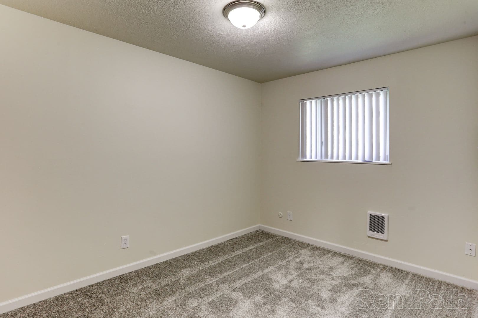 Saint Helens Apartment: 2375, 2405, 2415, 2475 Columbia Blvd.