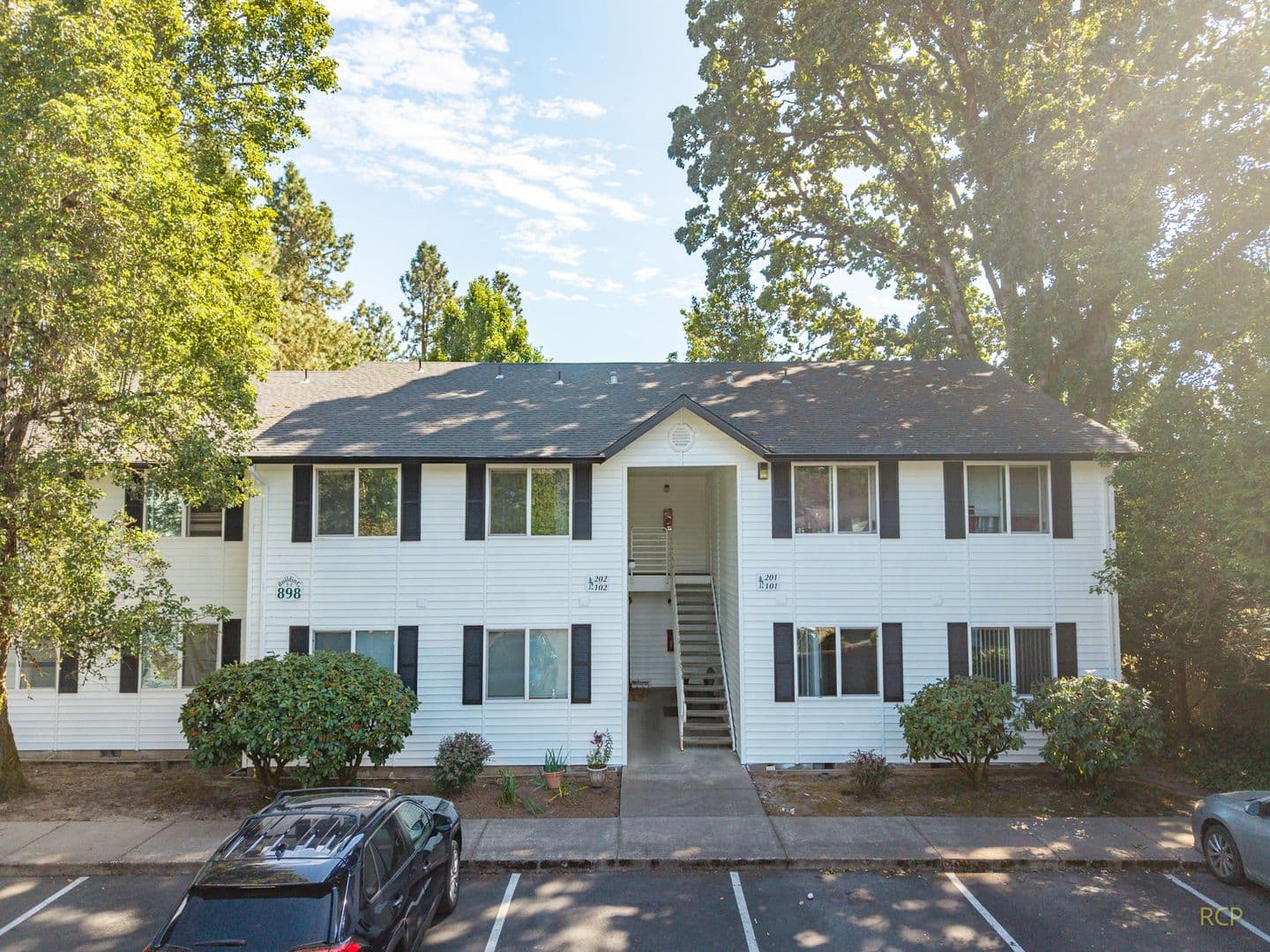 Keizer Apartment: 812-898 Lockhaven Dr NE