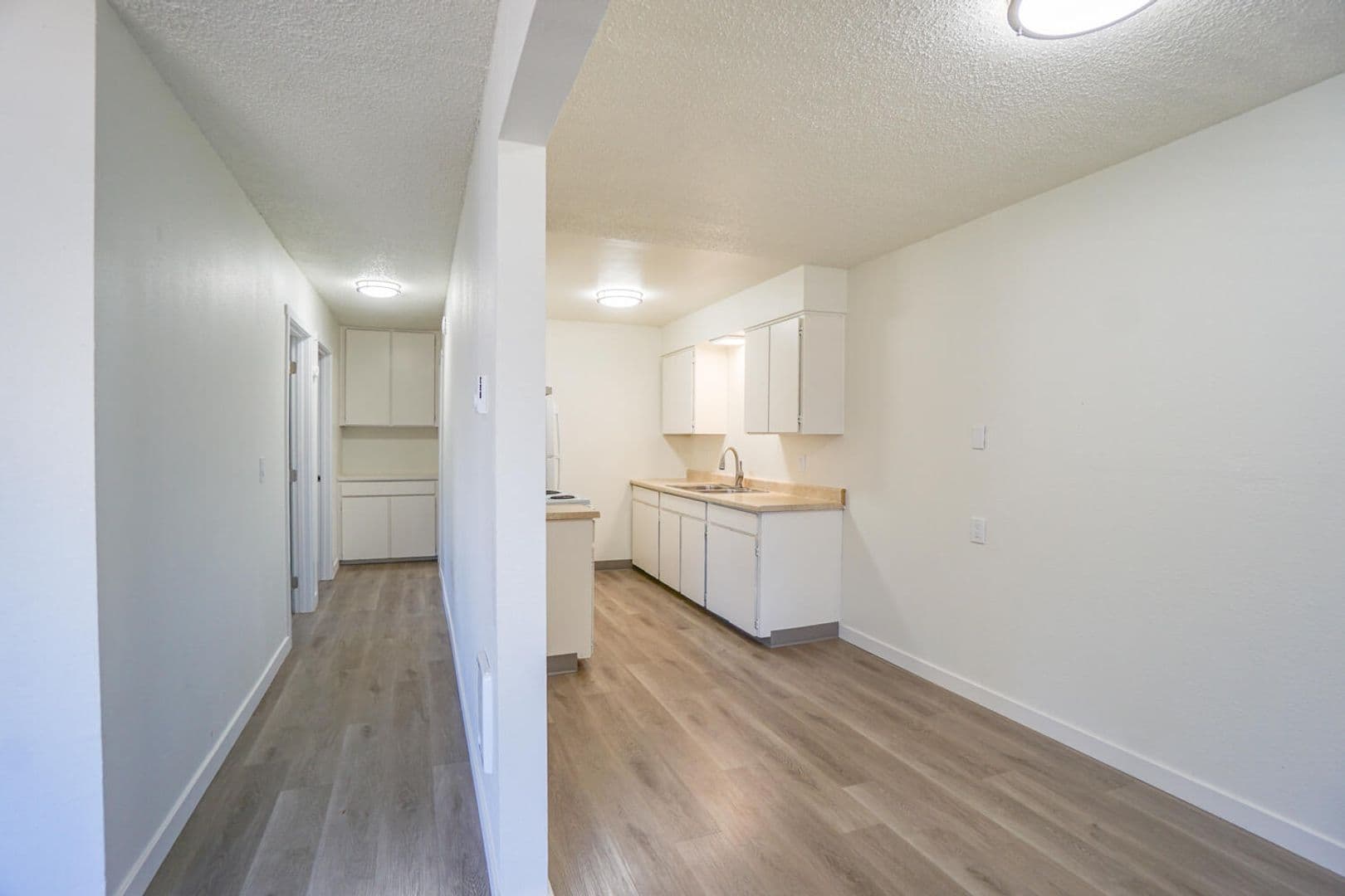 Estacada Apartment: 704 N Broadway St