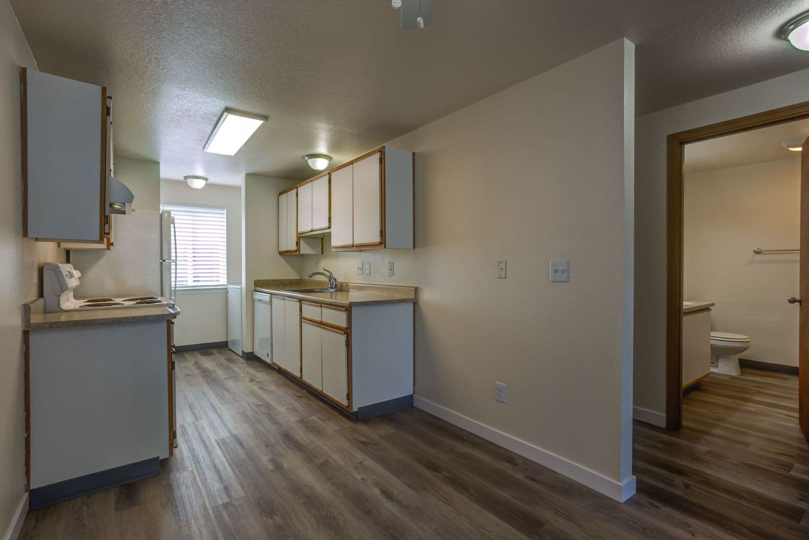 Estacada Apartment: 710 N Broadway St