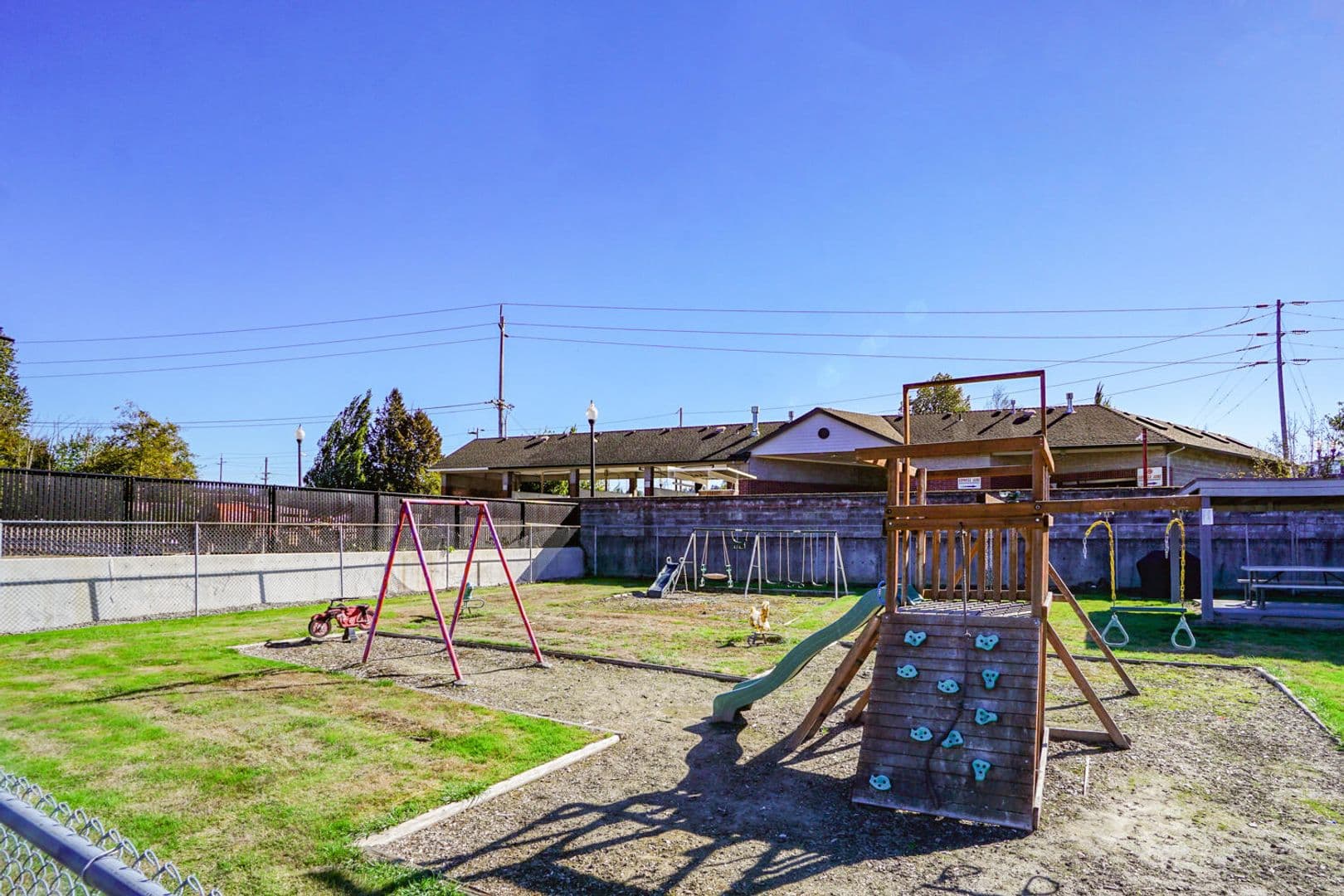 Fairview Apartment: 320 Lincoln Street