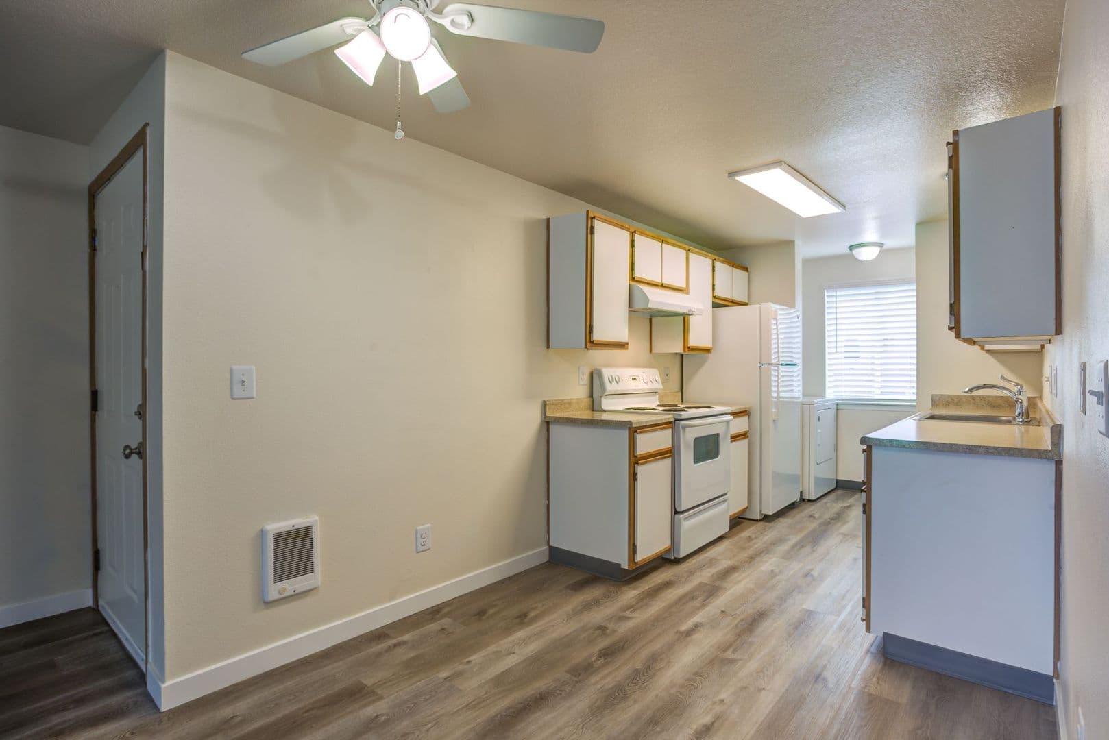 Estacada Apartment: 710 N Broadway St