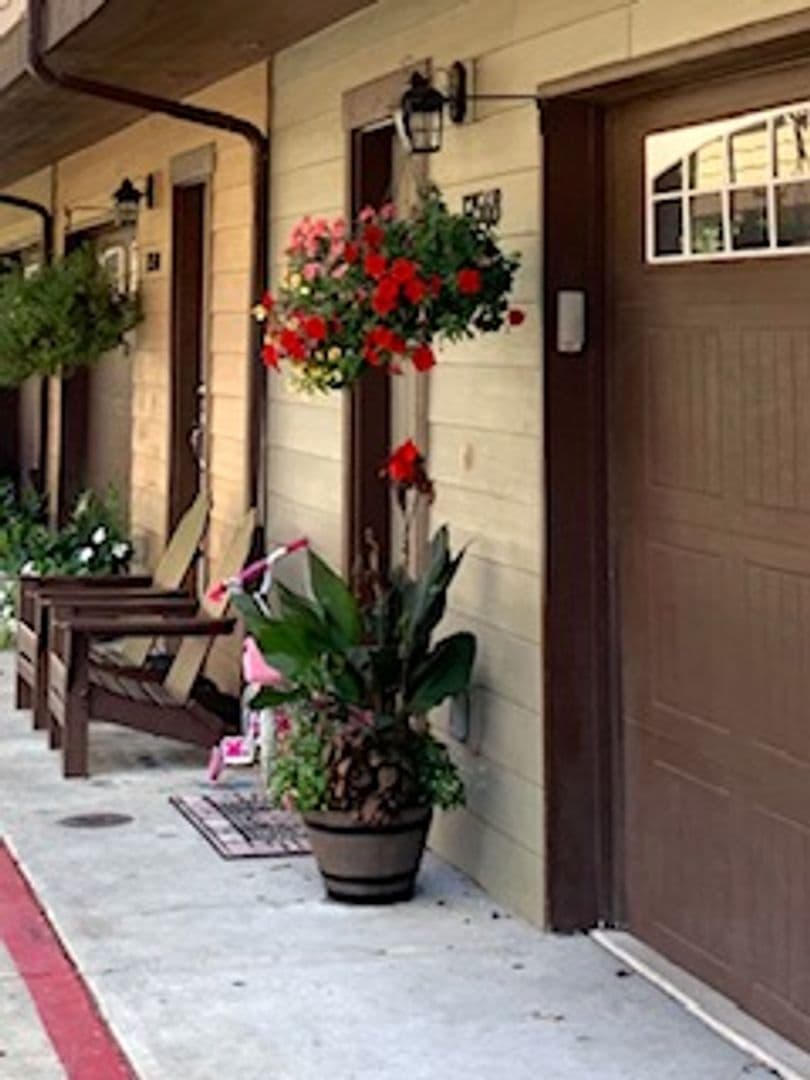 Portland Apartment: 17512-17572 SE Pine St.