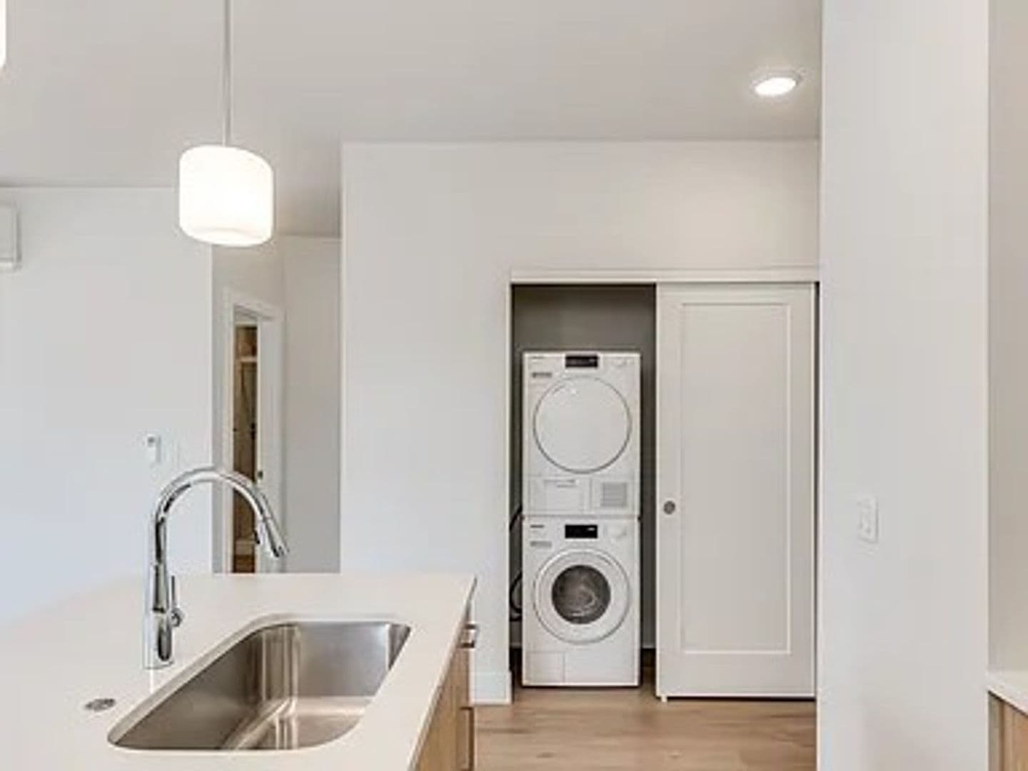 Portland Apartment: 4785 N. Albina Ave
