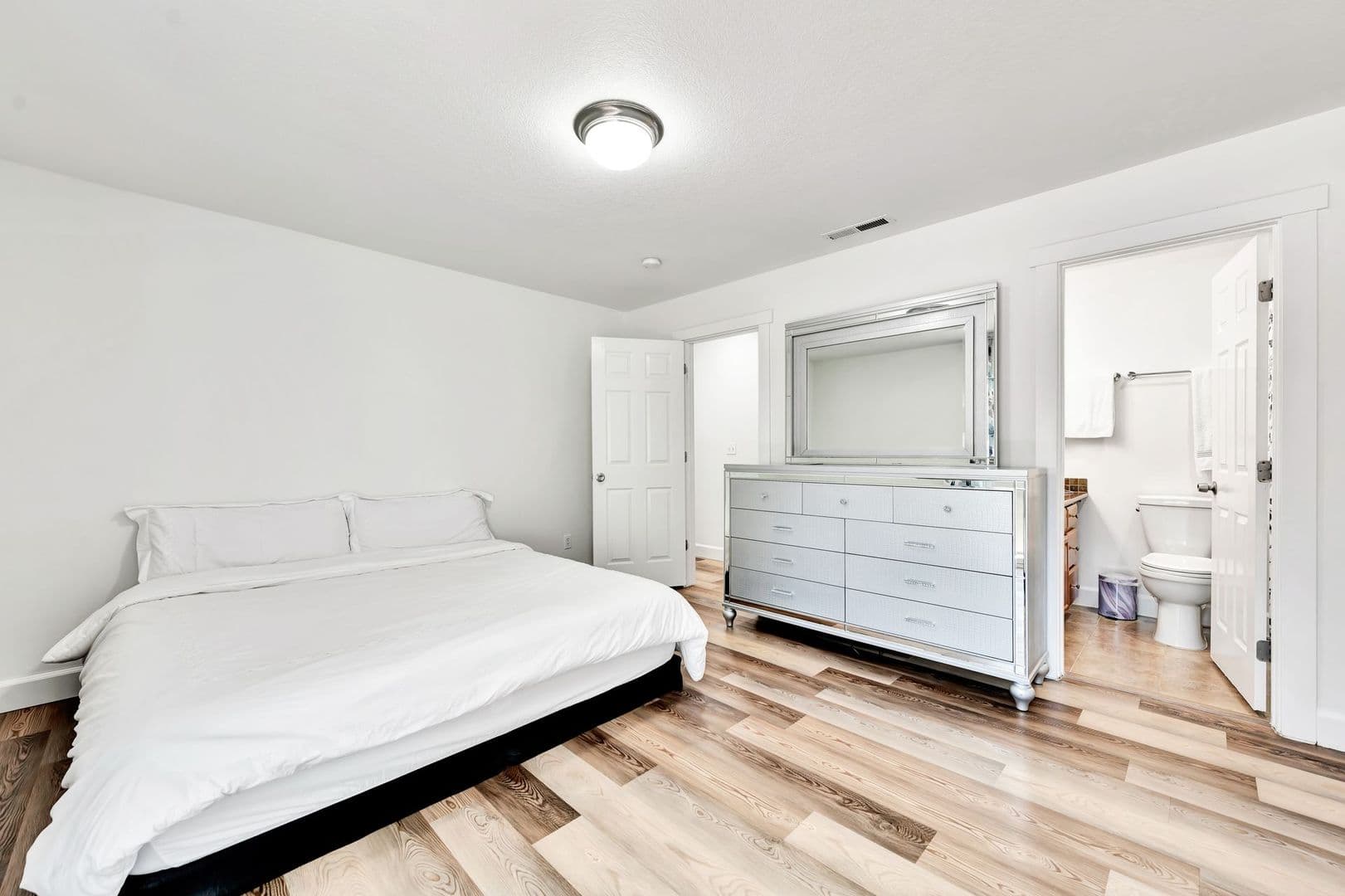 Portland Apartment: 17512-17572 SE Pine St.