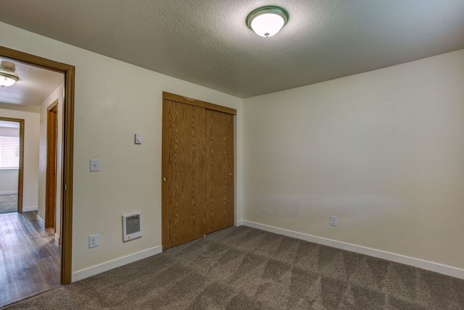 Estacada Apartment: 710 N Broadway St