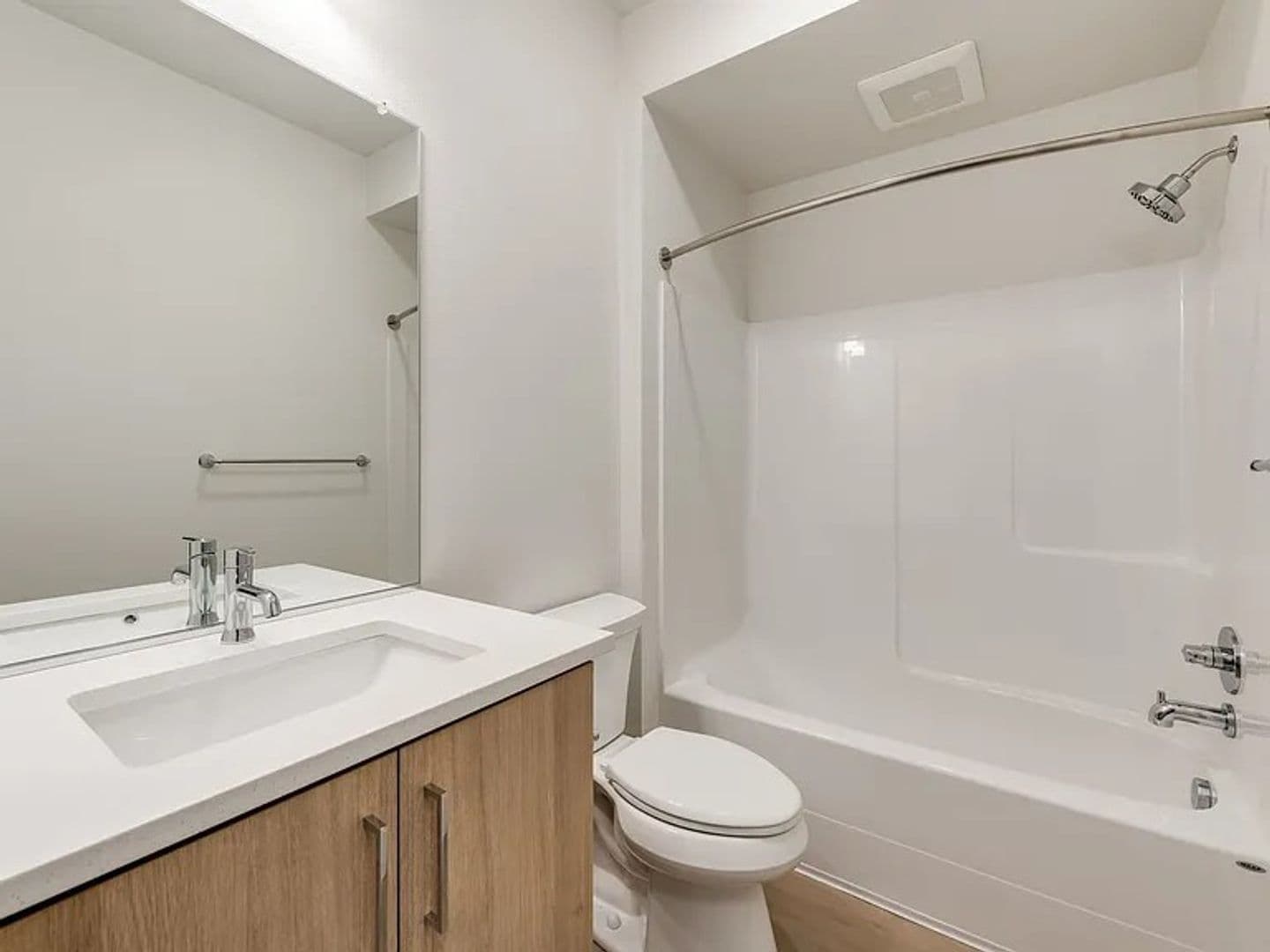 Portland Apartment: 4785 N. Albina Ave