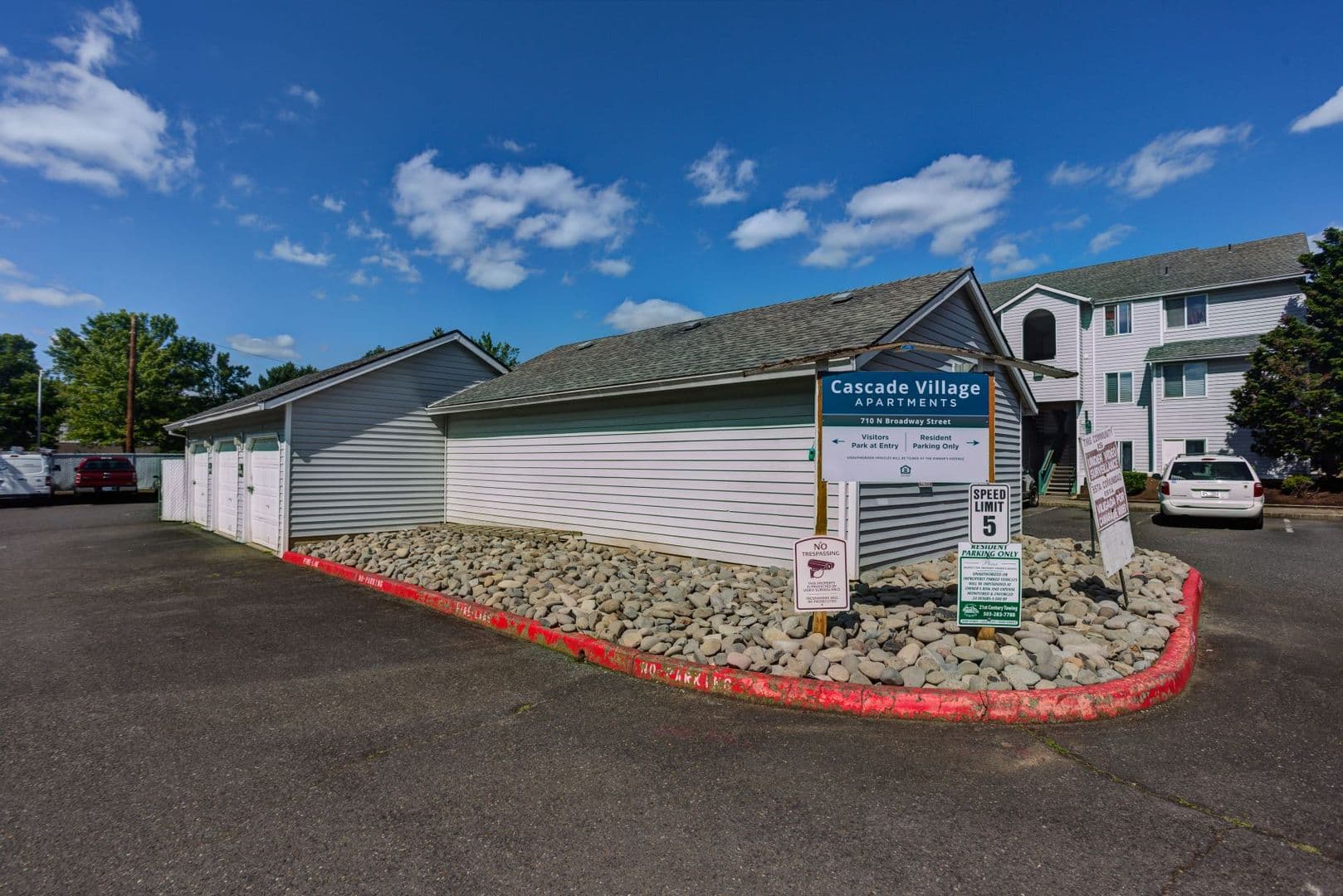 Estacada Apartment: 710 N Broadway St