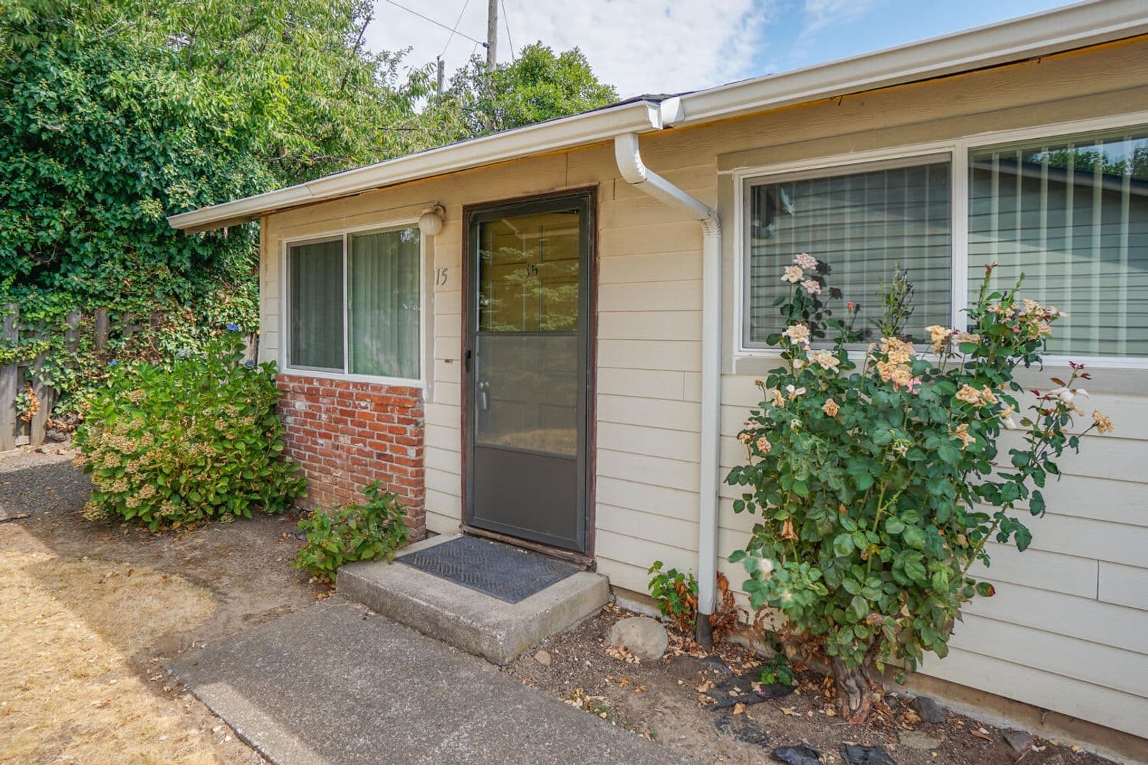 Forest Grove Apartment: 2747 20th Place