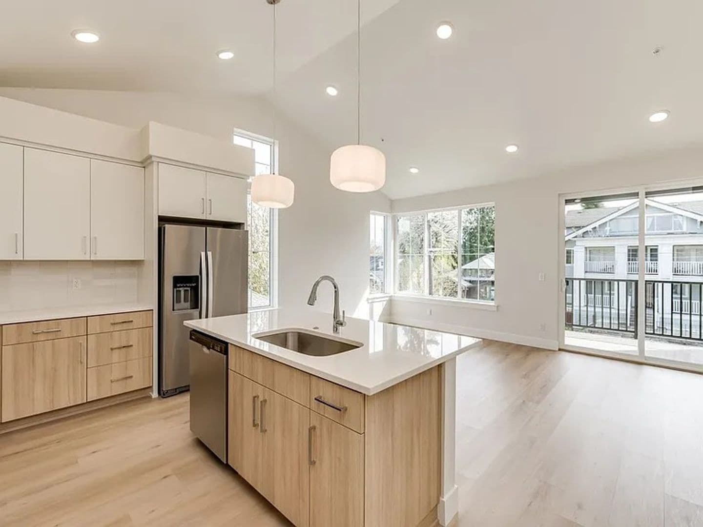 Portland Apartment: 4785 N. Albina Ave