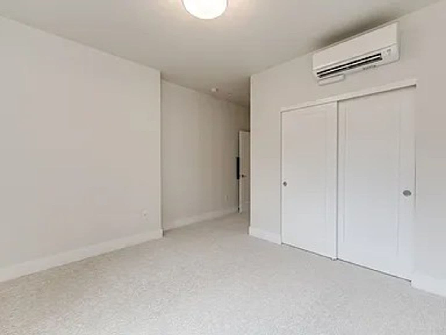 Portland Apartment: 4785 N. Albina Ave
