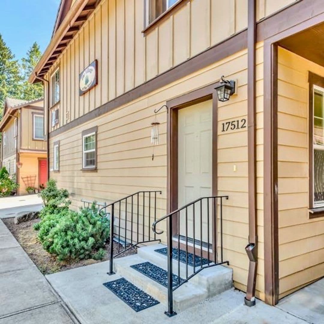 Portland Apartment: 17512-17572 SE Pine St.