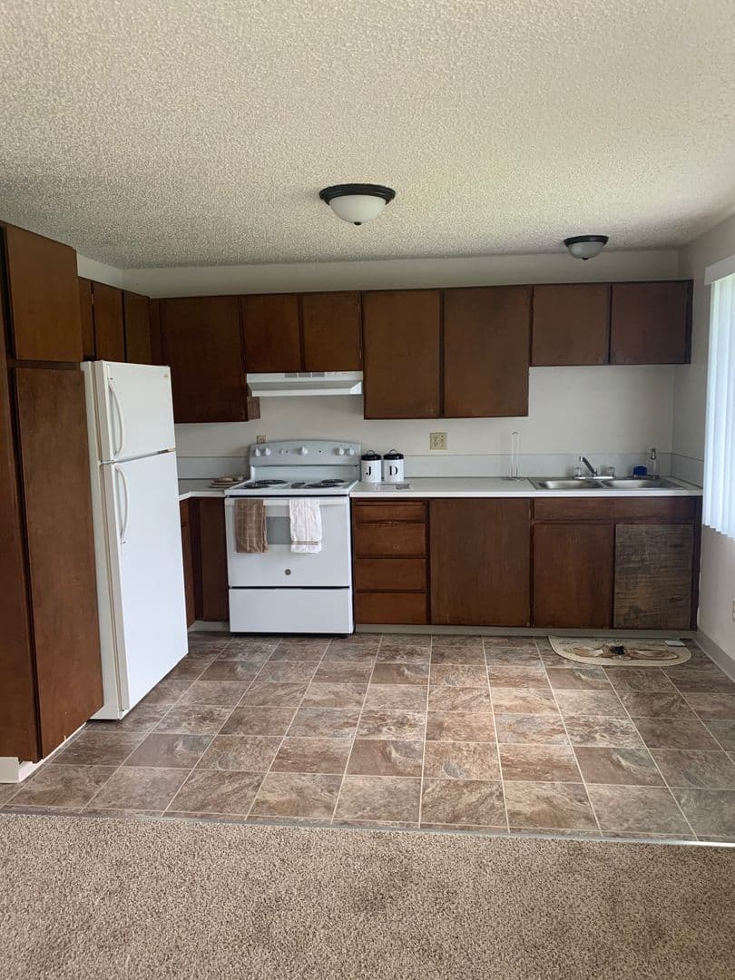McMinnville Apartment: 730 SW Brockwood Avenue