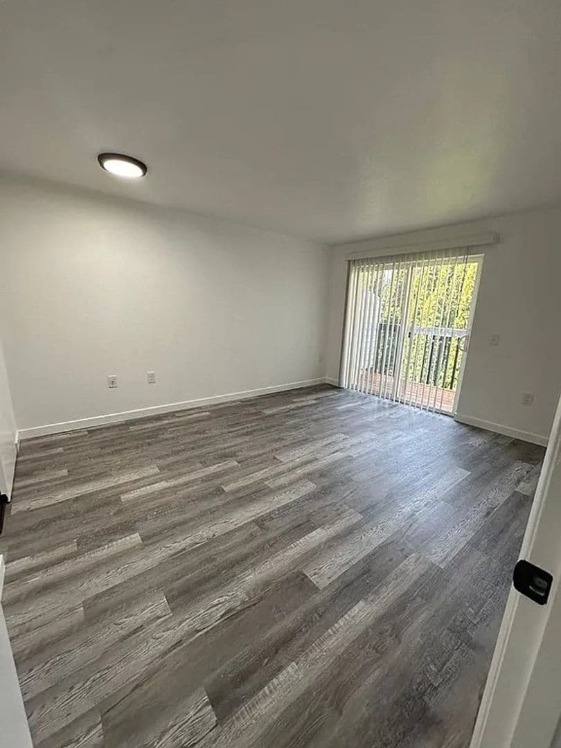 McMinnville Apartment: 230-282  SE Evans St