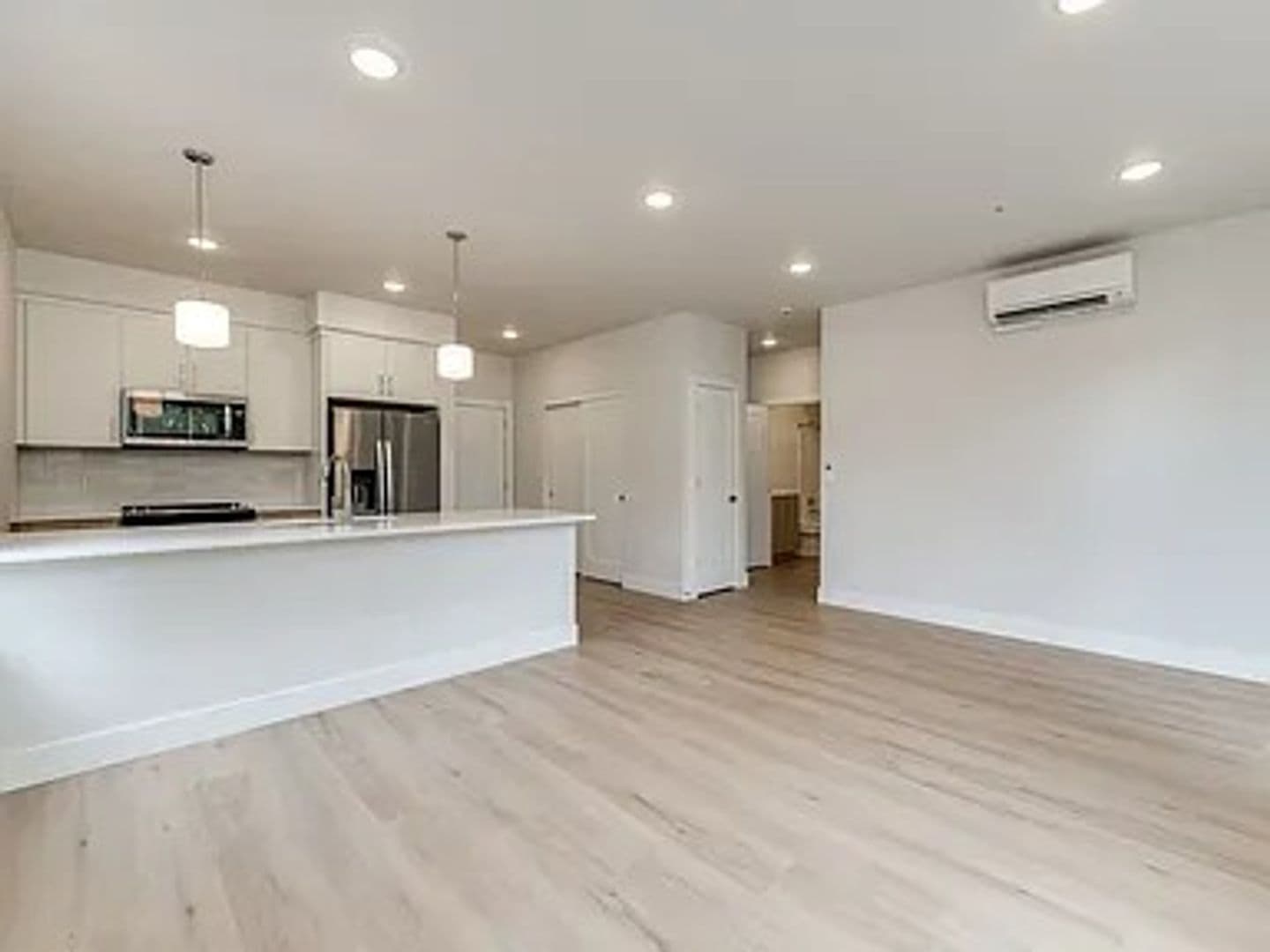 Portland Apartment: 4785 N. Albina Ave