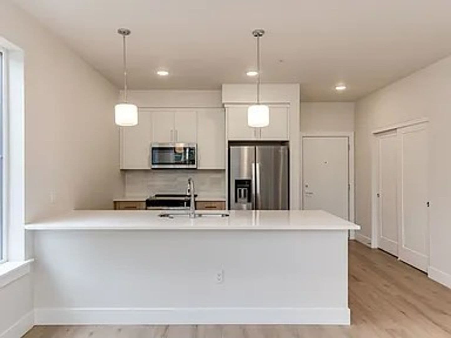 Portland Apartment: 4785 N. Albina Ave