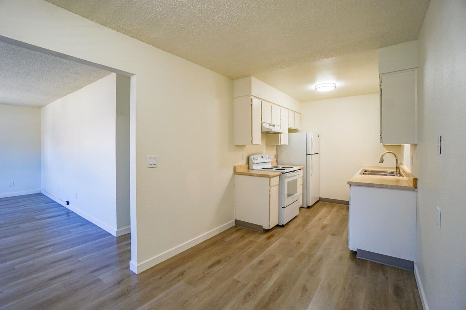 Estacada Apartment: 704 N Broadway St