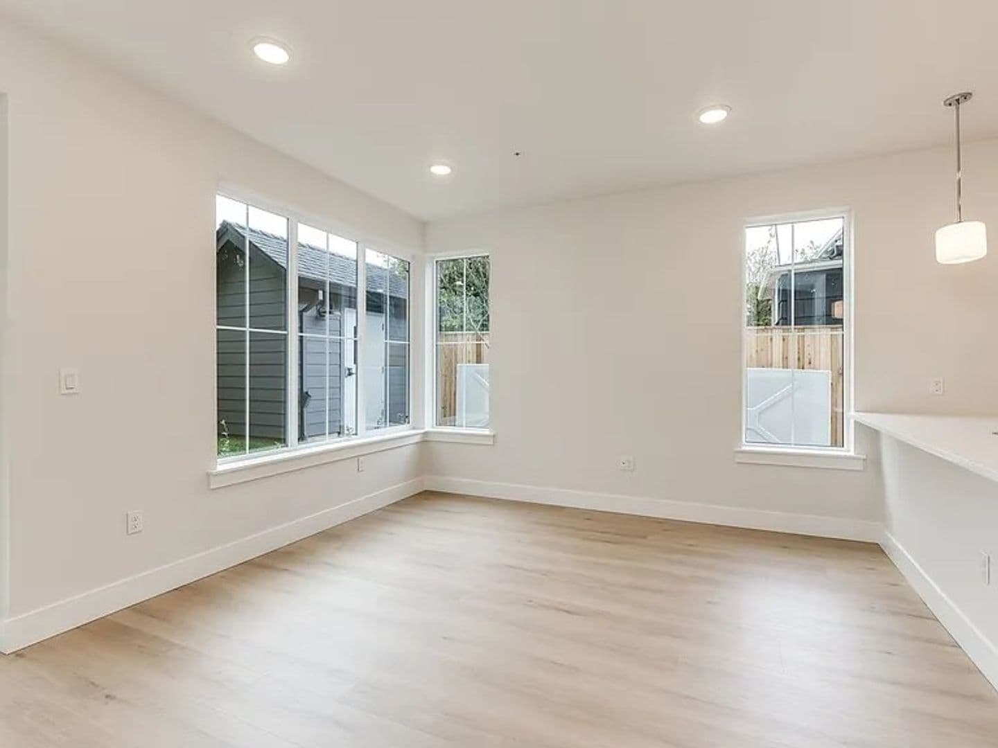Portland Apartment: 4785 N. Albina Ave