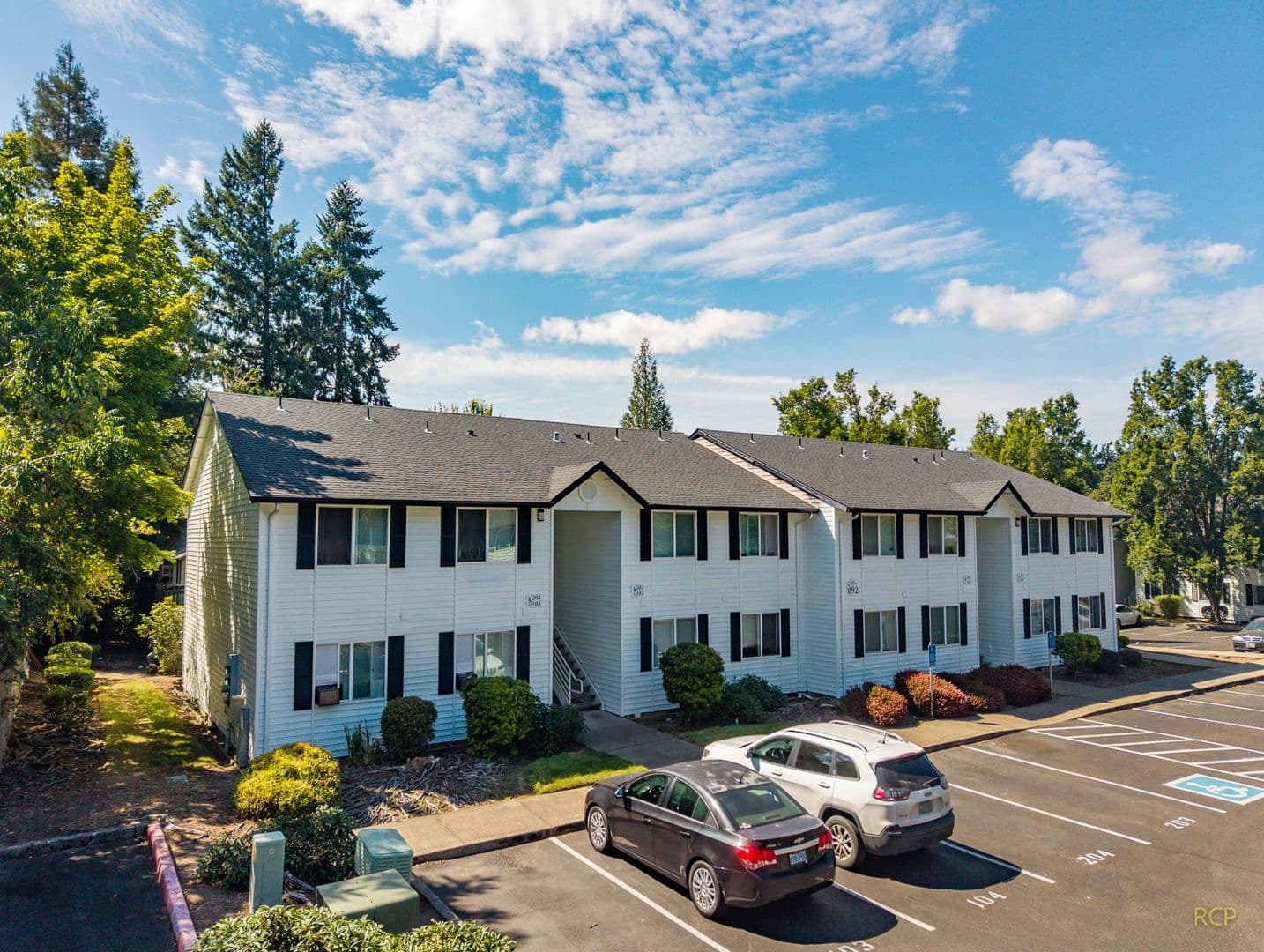 Keizer Apartment: 812-898 Lockhaven Dr NE