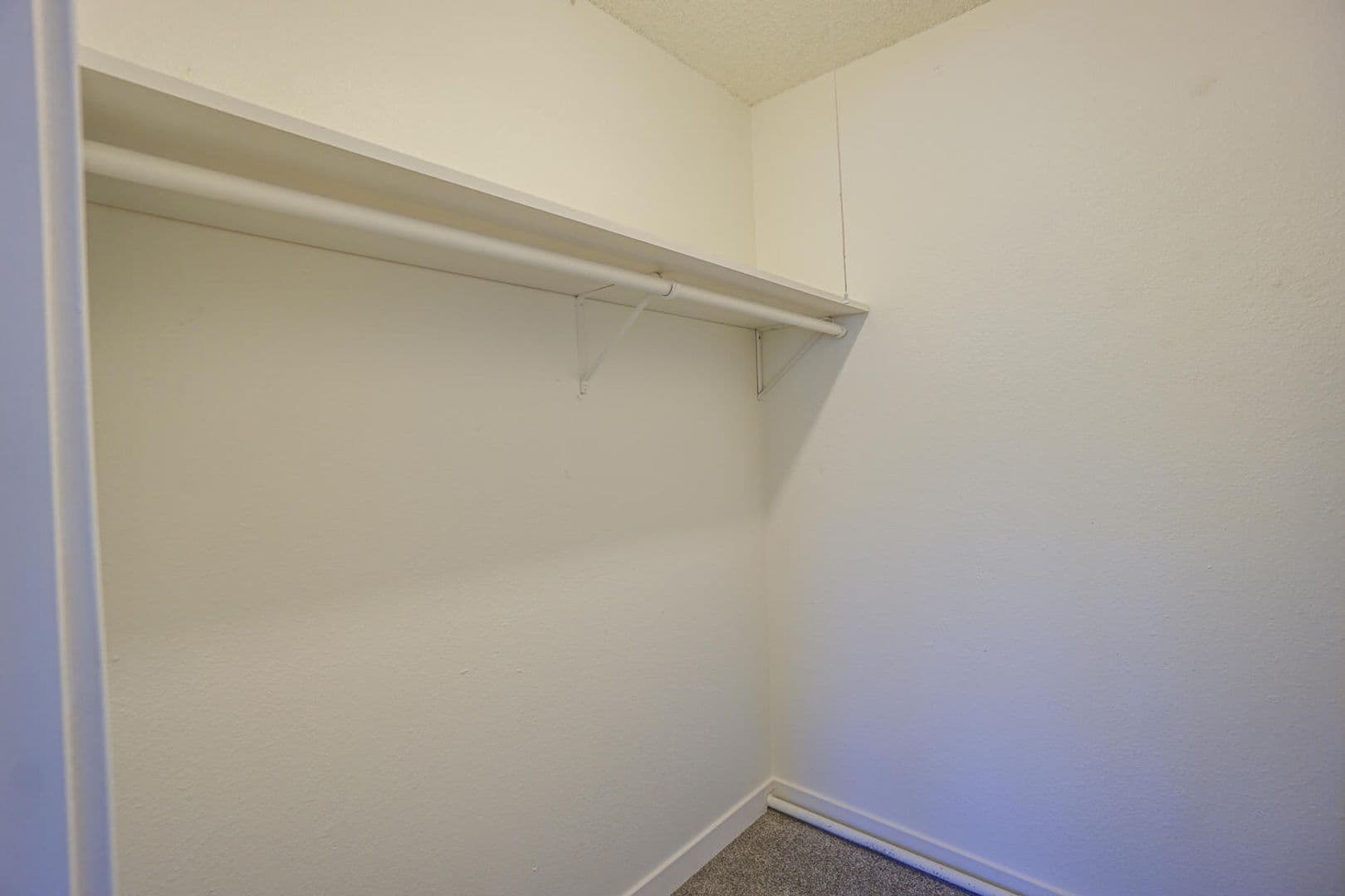 Estacada Apartment: 704 N Broadway St