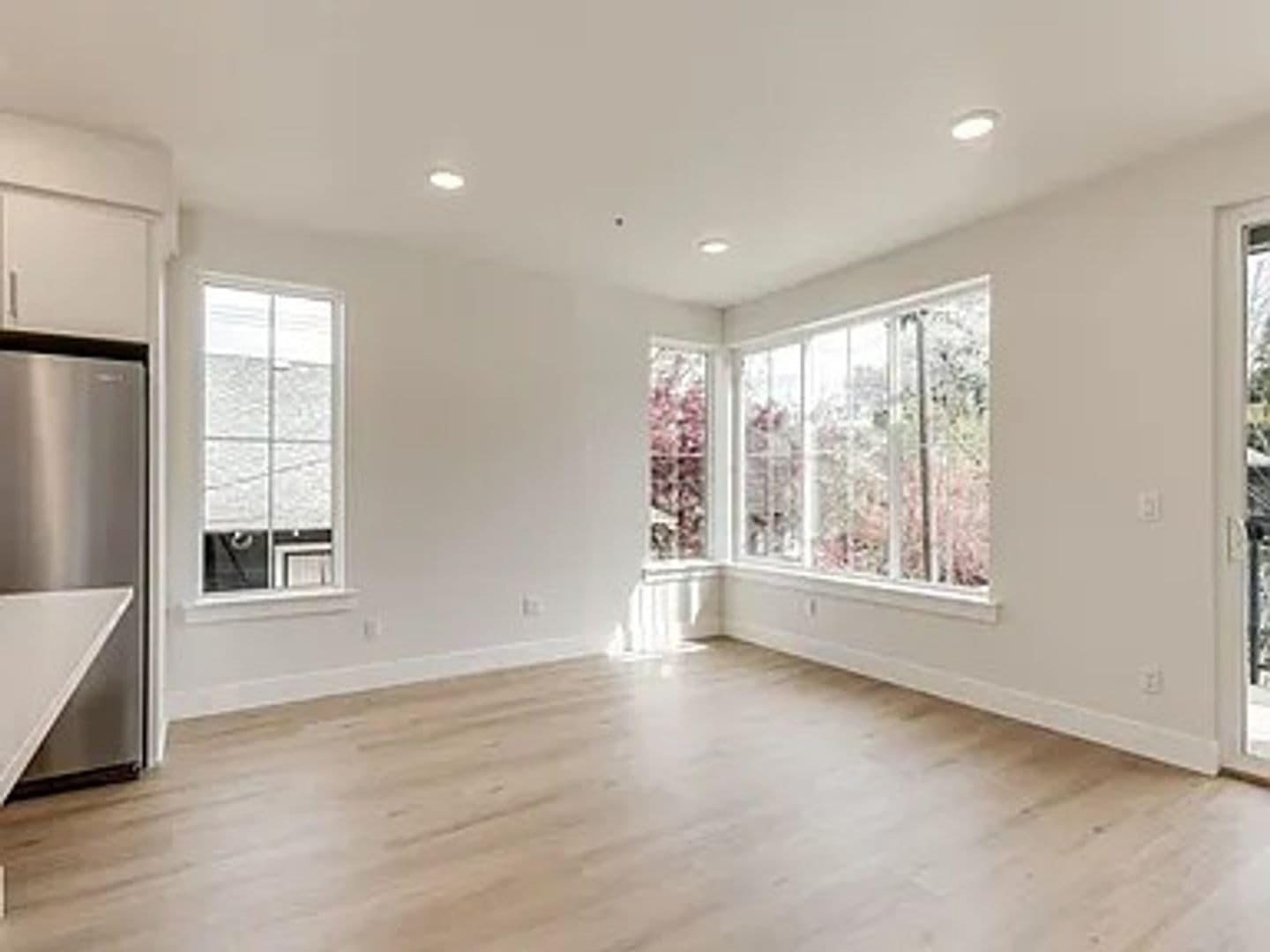 Portland Apartment: 4785 N. Albina Ave