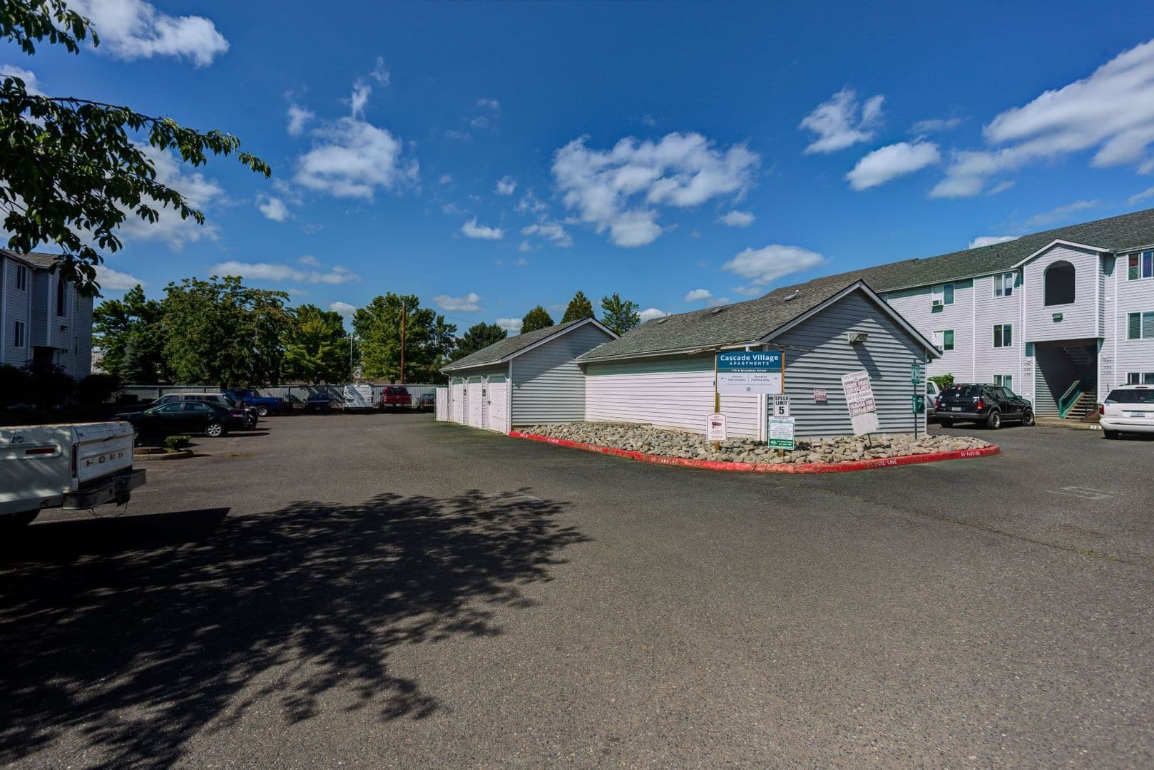 Estacada Apartment: 710 N Broadway St