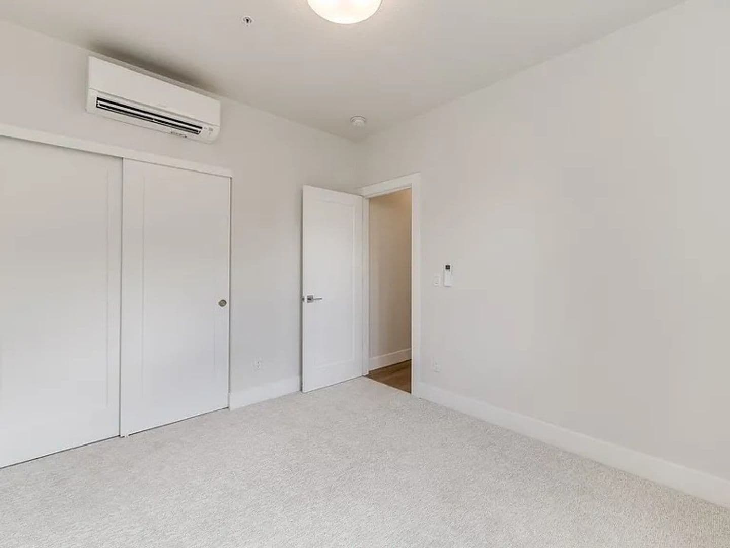 Portland Apartment: 4785 N. Albina Ave