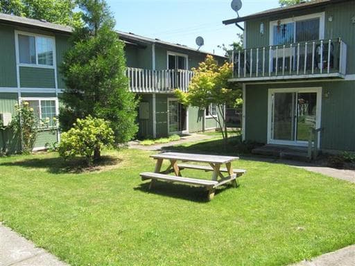 McMinnville Apartment: 730 SW Brockwood Avenue