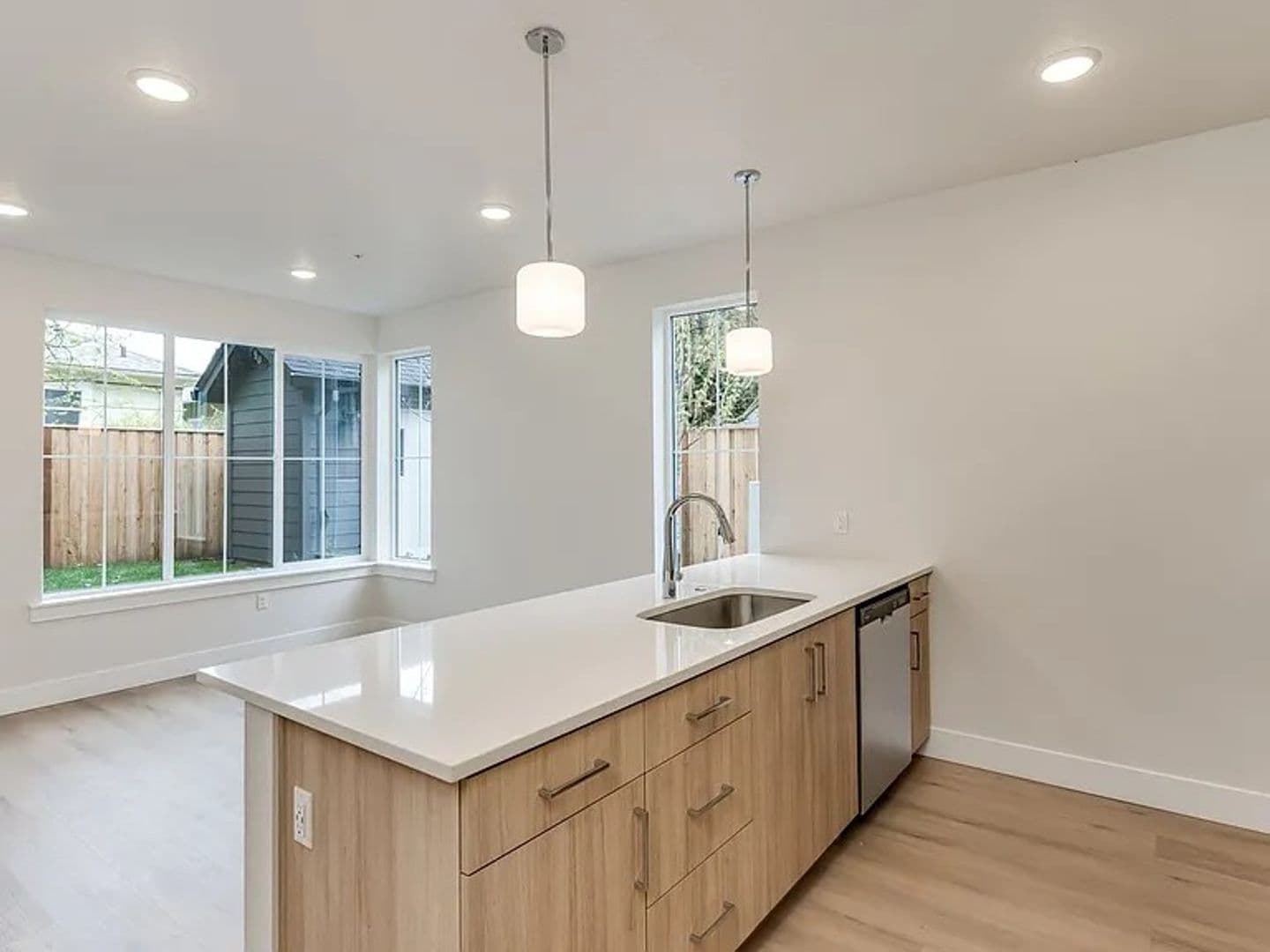 Portland Apartment: 4785 N. Albina Ave