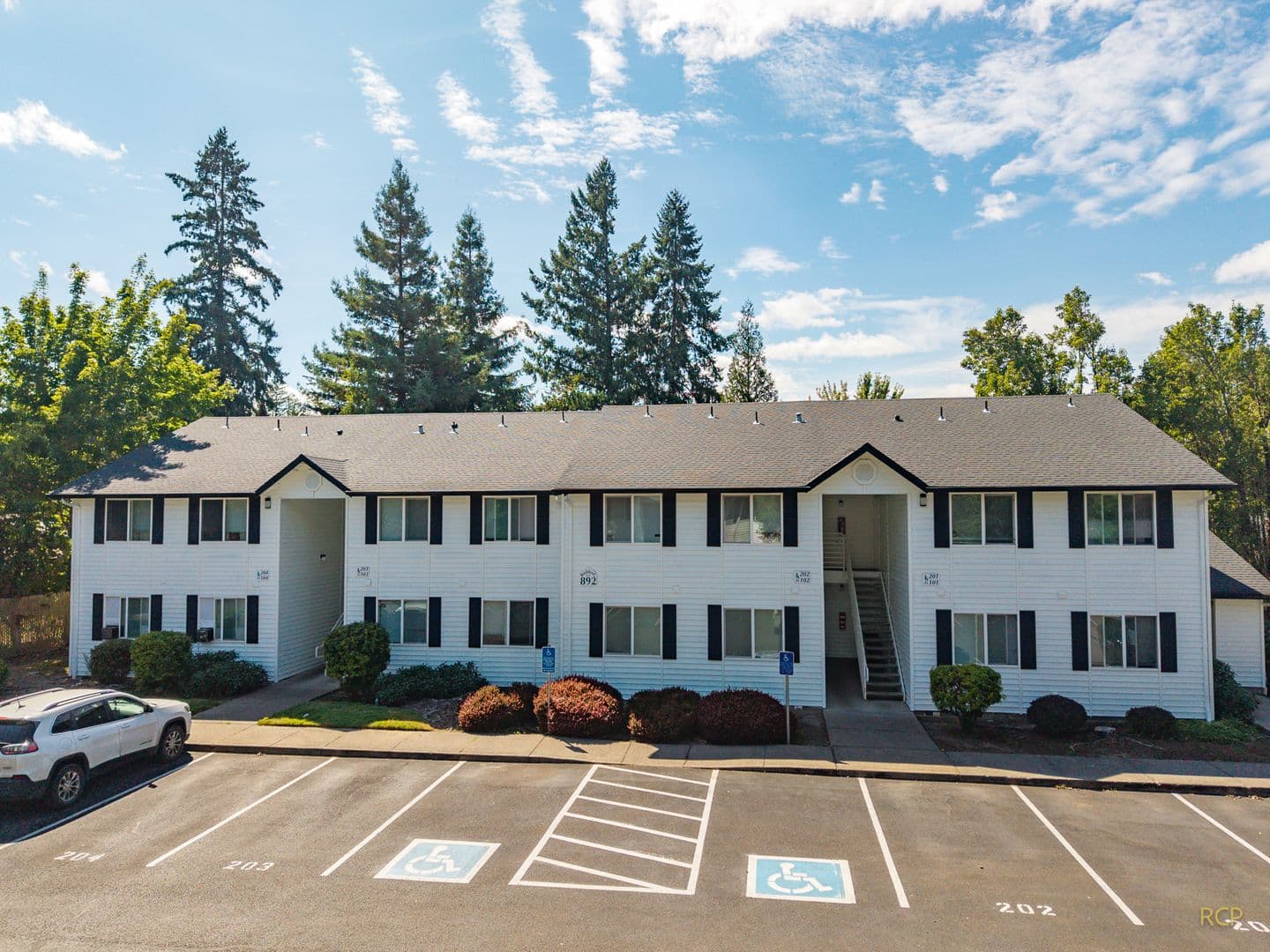 Keizer Apartment: 812-898 Lockhaven Dr NE