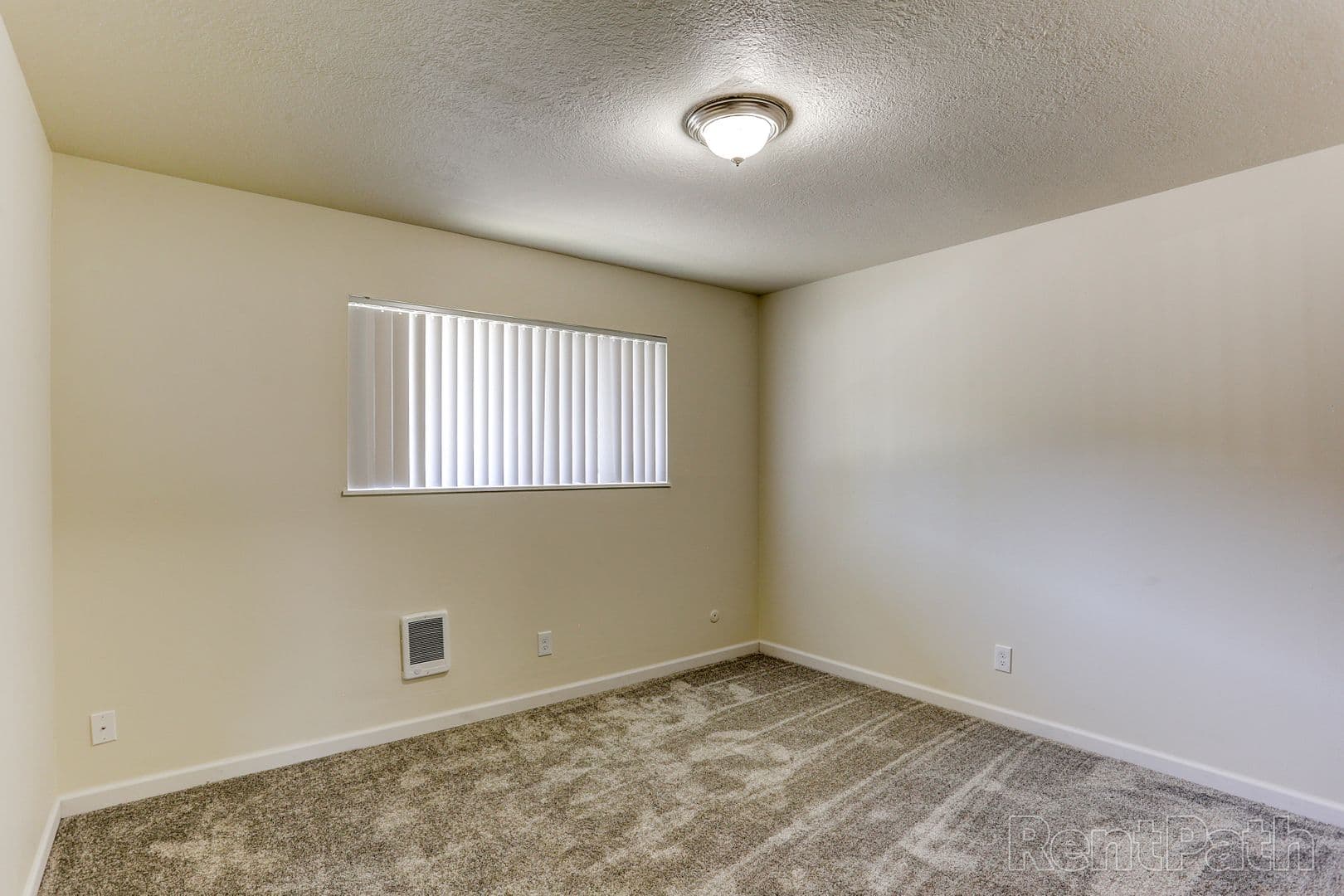 Saint Helens Apartment: 2375, 2405, 2415, 2475 Columbia Blvd.
