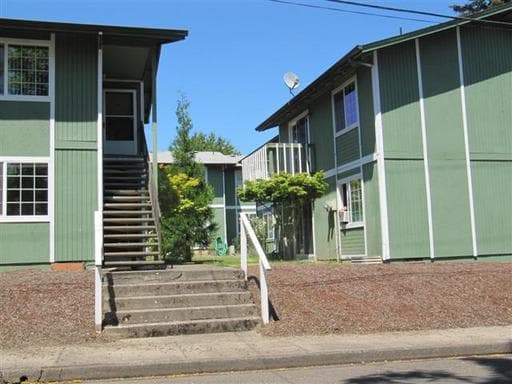 McMinnville Apartment: 730 SW Brockwood Avenue