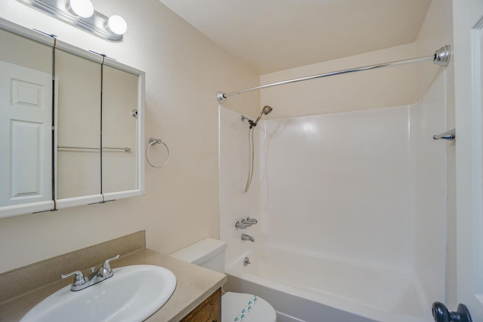 Salem Apartment: 1260 Marilyn St SE