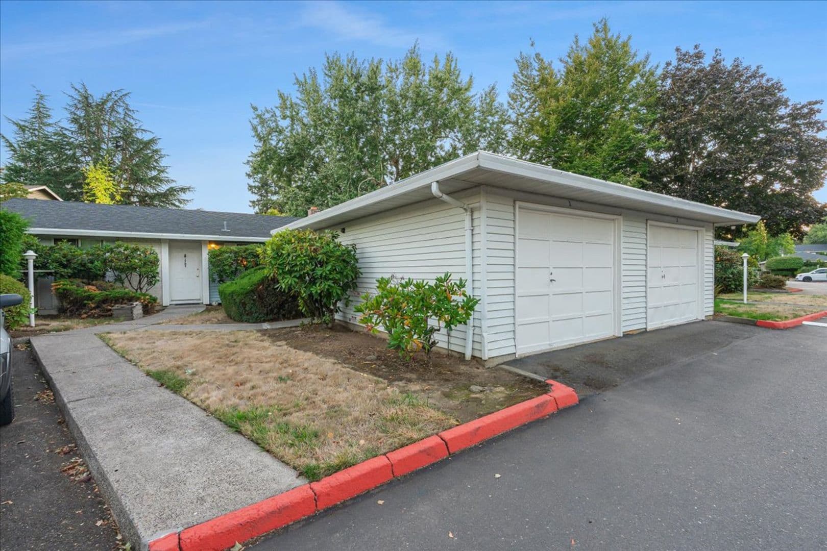 Portland Apartment: 1701-1759 NE 162nd Avenue