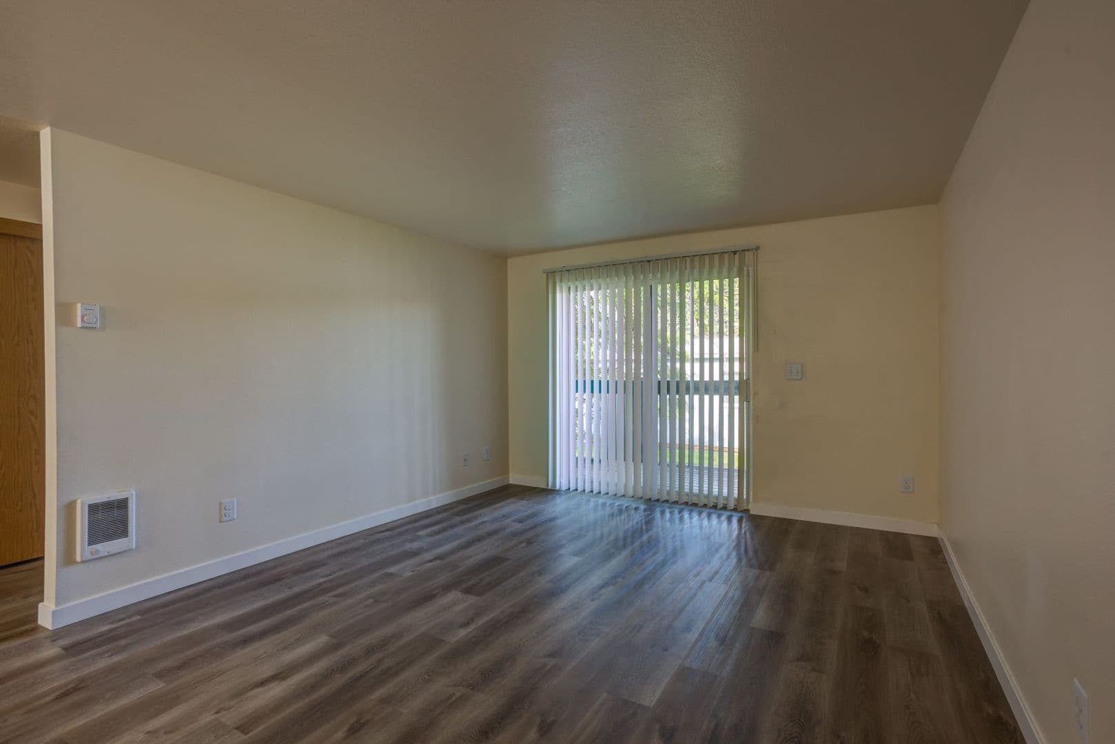 Estacada Apartment: 710 N Broadway St