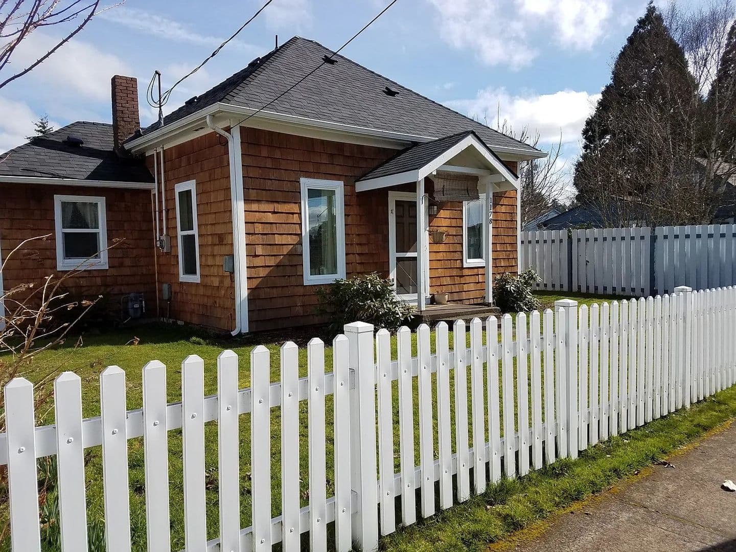 Stayton House: 1178 N 3rd Ave