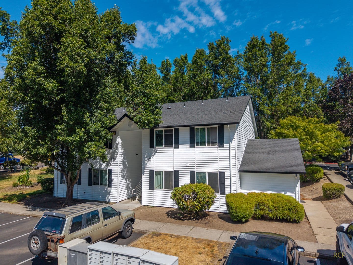 Keizer Apartment: 812-898 Lockhaven Dr NE
