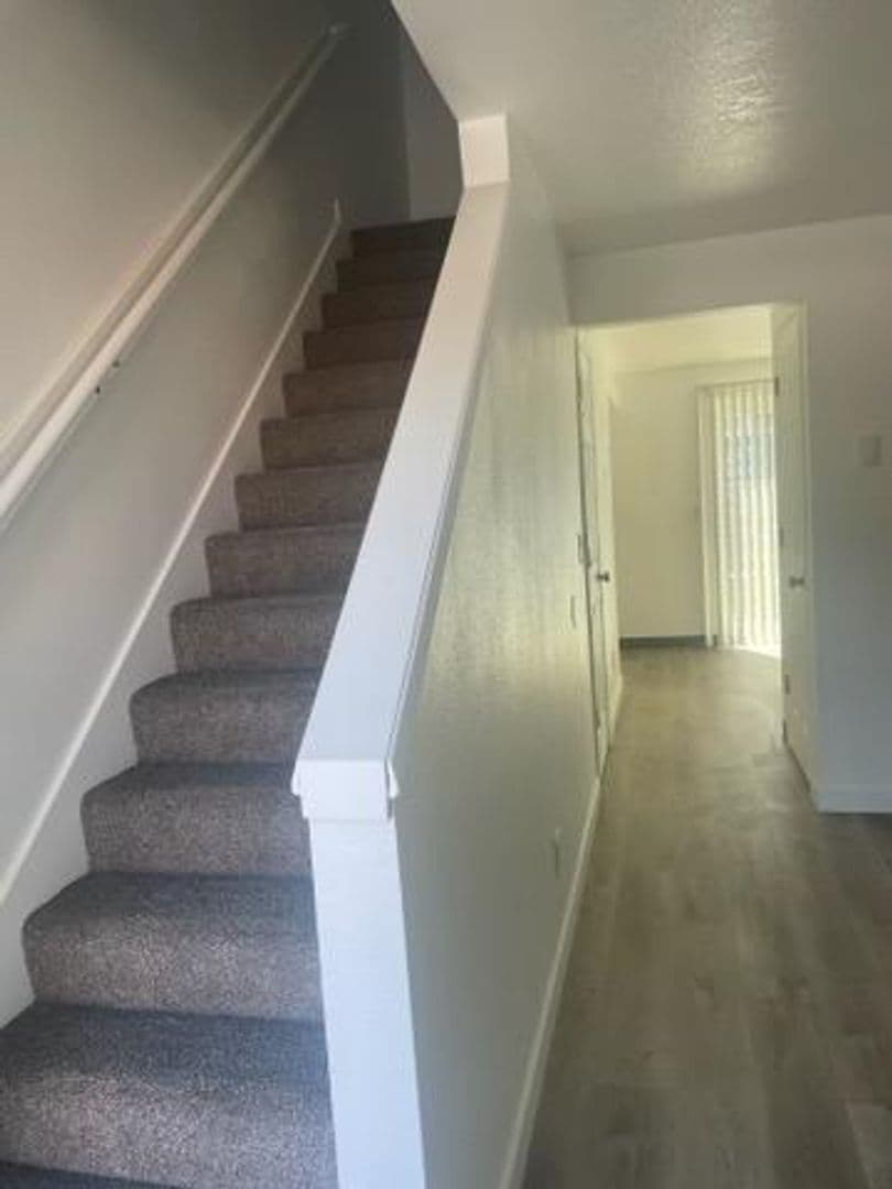 Saint Helens Apartment: 2375, 2405, 2415, 2475 Columbia Blvd.